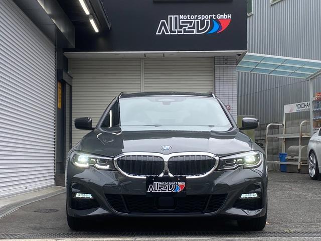 ３シリーズ ３２０ｄ　ｘＤｒｉｖｅツーリング　Ｍスポーツ　ｉｎｄｉｖｉｄｕａｌドラバイトグレー　ｅｎｄ．ｃｃルーフスポイラー　パノラマサンルーフ革シート　パークアシスト＋　コンフォートアクセス　シートヒーター　ＨｉＦｉスピーカー　ウッドトリム　ワイヤレス充電（3枚目）