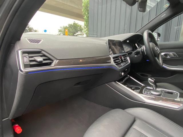３シリーズ ３２０ｄ　ｘＤｒｉｖｅツーリング　Ｍスポーツ　ｉｎｄｉｖｉｄｕａｌドラバイトグレー　ｅｎｄ．ｃｃルーフスポイラー　パノラマサンルーフ革シート　パークアシスト＋　コンフォートアクセス　シートヒーター　ＨｉＦｉスピーカー　ウッドトリム　ワイヤレス充電（20枚目）