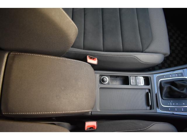 ゴルフ TSIハイライン ナビゲーション/テレビ/ETC/バックカメラ/アダプティブクルーズコントロール/オートエアコン/パドルシフト/ブラインドスポット/プッシュスタート/純正アルミホイール(29枚目)