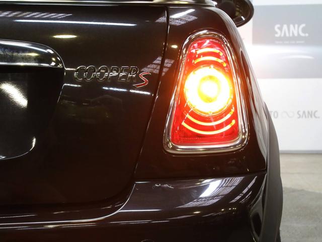 クーパーS コンバーチブル 禁煙車 ディーラー記録簿 スペアキー ブラックインナーヘッドライト 17インチアルミ リアセンサー クロームラインインテリア&エクステリア ETC(40枚目)