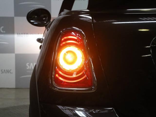 クーパーS コンバーチブル 禁煙車 ディーラー記録簿 スペアキー ブラックインナーヘッドライト 17インチアルミ リアセンサー クロームラインインテリア&エクステリア ETC(41枚目)