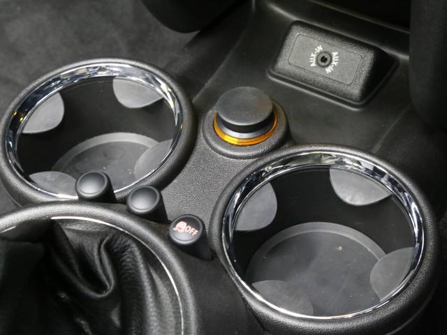 クーパーS コンバーチブル 禁煙車 ディーラー記録簿 スペアキー ブラックインナーヘッドライト 17インチアルミ リアセンサー クロームラインインテリア&エクステリア ETC(53枚目)