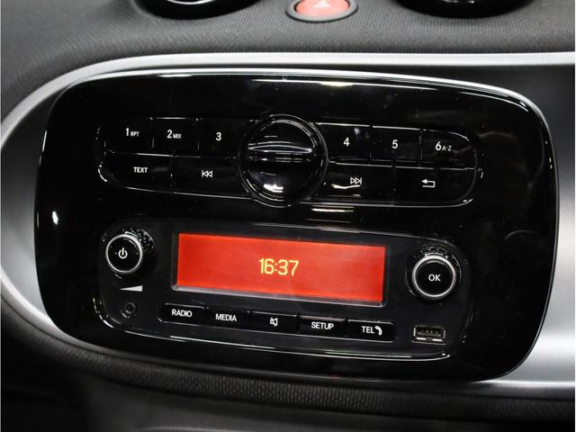 ターボ リミテッド 禁煙 黒革シート シートヒーター クルーズコントロール アイドリングストップ 純正オーディオ Bluetooth USB入力端子 ETC タコメーター 15インチAW(9枚目)