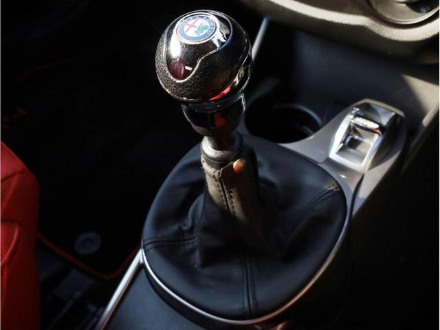 1.4ターボスポーツ Tベルト&WP交換済み 禁煙 ポルトローナフラウ製レッドレザーシート シートヒーター 大型ブレーキキャリパー 6速MT オーバーブースト機構 キセノンヘッドライト(12枚目)