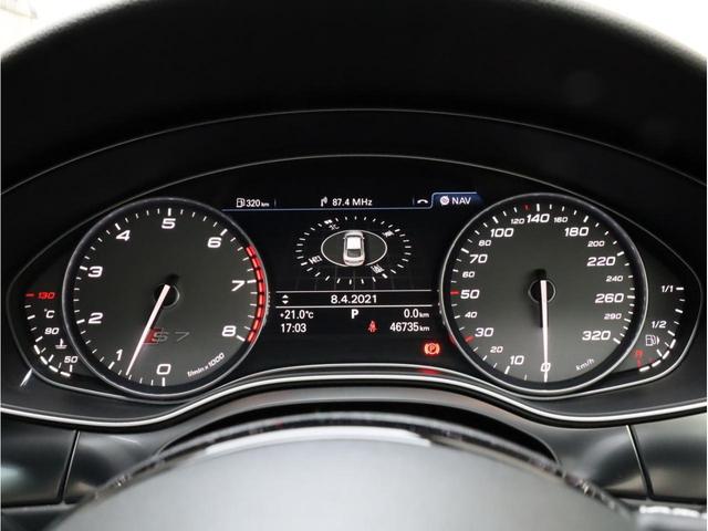 ベースグレード 黒革 カーボンインパネ ナイトビジョンアシスト アウディドライブセレクト アダプティブクルーズコントロール 20インチアルミホイール LEDヘッドライト 前後カメラ エアサス 大型ブレーキキャリパー(8枚目)