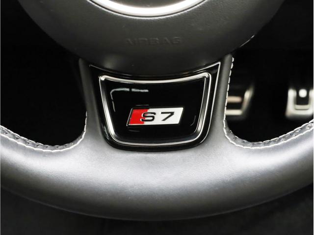 ベースグレード 黒革 カーボンインパネ ナイトビジョンアシスト アウディドライブセレクト アダプティブクルーズコントロール 20インチアルミホイール LEDヘッドライト 前後カメラ エアサス 大型ブレーキキャリパー(29枚目)