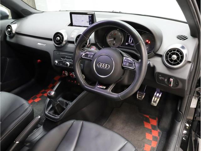 ベースグレード 禁煙車 ファインナッパレザーシート シートヒーター アイバッハダウンサス MMIナビTV アドバンスドキー 前後ソナー 18アルミ バイキセノン フラットボトムレザーステアリング LEDテールライト(14枚目)