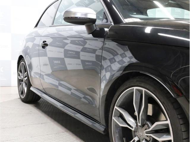 ベースグレード 禁煙車 ファインナッパレザーシート シートヒーター アイバッハダウンサス MMIナビTV アドバンスドキー 前後ソナー 18アルミ バイキセノン フラットボトムレザーステアリング LEDテールライト(50枚目)