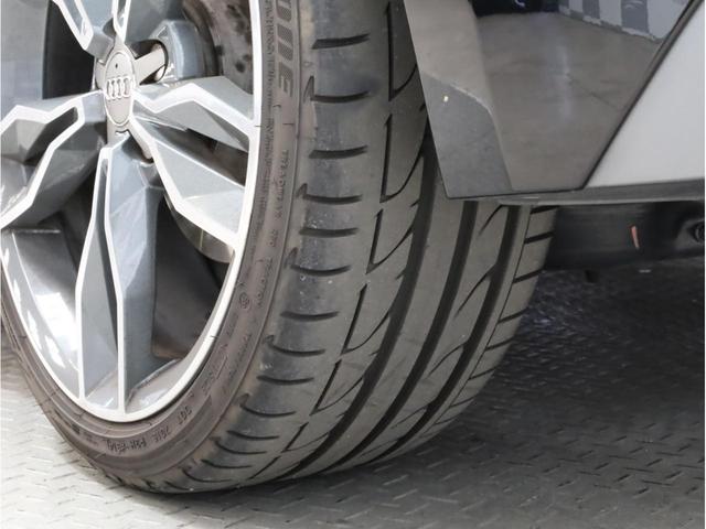 ベースグレード 禁煙車 ファインナッパレザーシート シートヒーター アイバッハダウンサス MMIナビTV アドバンスドキー 前後ソナー 18アルミ バイキセノン フラットボトムレザーステアリング LEDテールライト(69枚目)