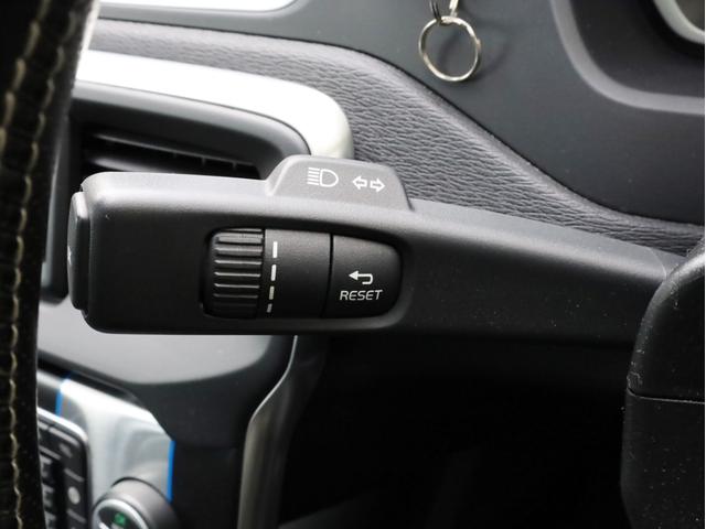D4 Rデザイン 禁煙 ドラレコ 純正ナビフルセグTV Bluetooth Bカメラ インテリセーフ10ガラスルーフ スマートキー キセノンライト 前後センサー 黒革 harman/kardon ディーラー記録簿(33枚目)