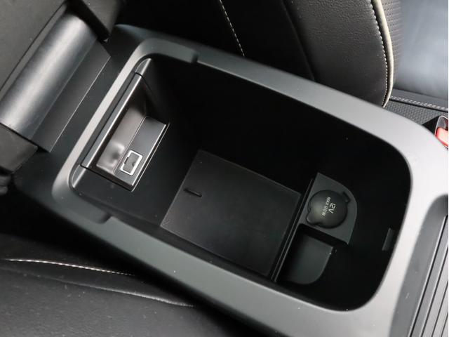D4 Rデザイン 禁煙 ドラレコ 純正ナビフルセグTV Bluetooth Bカメラ インテリセーフ10ガラスルーフ スマートキー キセノンライト 前後センサー 黒革 harman/kardon ディーラー記録簿(43枚目)