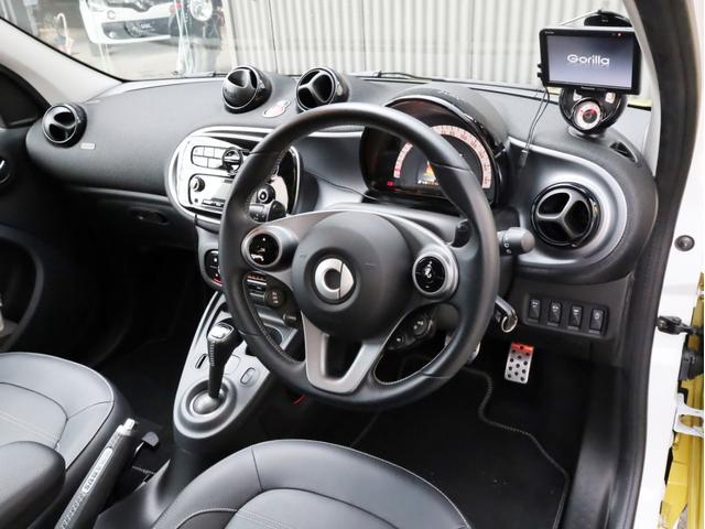 BRABUS スポーツ 禁煙 パナソニック製ナビ ワンセグTV LEDヘッドライト ETC 17アルミ Rセンサー 車線逸脱警告 接近警告 ガラスルーフ 黒革シート シートヒーター キーレス アイドルストップ グー鑑定5点(16枚目)