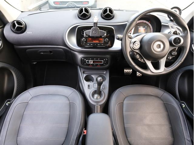 ターボ 禁煙 ディーラー点検記録簿 新車保証書 スペアキー ドラレコ 純正スマホホルダー ガラスルーフ 黒革シート シートヒーター USB入力端子 Bluetooth キーレス アルミペダル 16インチアルミ(67枚目)