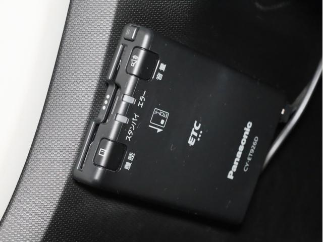 スマートフォーツークーペ エディション２　禁煙　純正オーディオ　Ｂｌｕｅｔｏｏｔｈ　ＵＳＢ入力端子　クルーズコントロール　アイドリングストップ　接近警告　オートエアコン　革巻きステアリングホイール　１５インチＡＷ　ルーフラッピング　ＥＴＣ（15枚目）