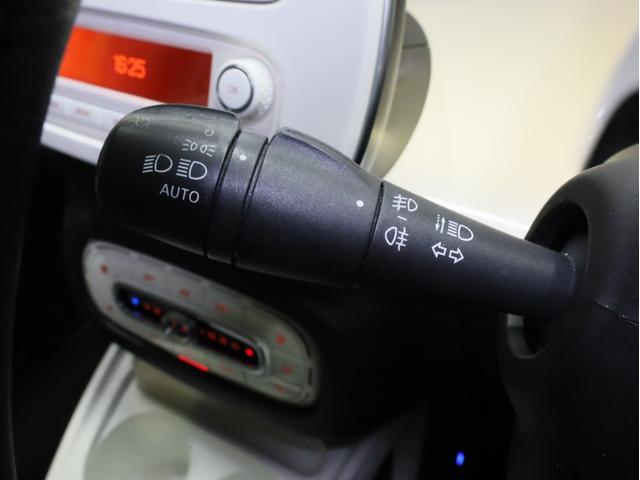 スマートフォーツークーペ エディション２　禁煙　純正オーディオ　Ｂｌｕｅｔｏｏｔｈ　ＵＳＢ入力端子　クルーズコントロール　アイドリングストップ　接近警告　オートエアコン　革巻きステアリングホイール　１５インチＡＷ　ルーフラッピング　ＥＴＣ（35枚目）