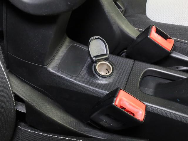 スマートフォーツークーペ エディション２　禁煙　純正オーディオ　Ｂｌｕｅｔｏｏｔｈ　ＵＳＢ入力端子　クルーズコントロール　アイドリングストップ　接近警告　オートエアコン　革巻きステアリングホイール　１５インチＡＷ　ルーフラッピング　ＥＴＣ（43枚目）