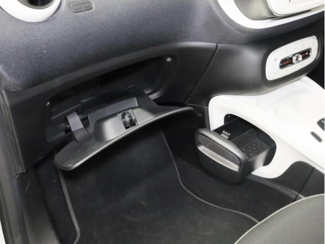 スマートフォーツークーペ エディション２　禁煙　純正オーディオ　Ｂｌｕｅｔｏｏｔｈ　ＵＳＢ入力端子　クルーズコントロール　アイドリングストップ　接近警告　オートエアコン　革巻きステアリングホイール　１５インチＡＷ　ルーフラッピング　ＥＴＣ（72枚目）