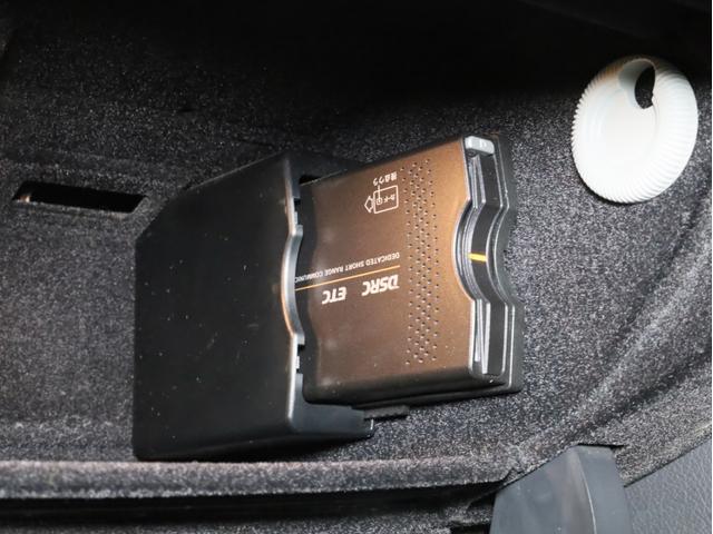 Ｅクラス Ｅ２５０クーペ　禁煙　黒革　ＡＭＧスポーツＰＫＧ　レーダーセーフティ　ＬＥＤライト　ハイビームアシスト　ダイナミックハンドリングパッケージ　純正ＨＤＤナビ　ＤＶＤ再生　フルセグＴＶ　３６０度カメラ　パークアシスト（22枚目）