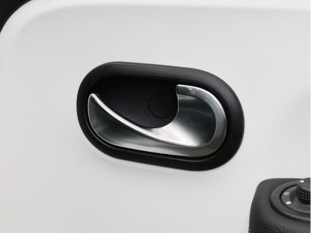 トゥインゴ インテンス　禁煙　５速ＭＴ　ハーフレザーシート　シートヒーター　ボディ同色サイドモール　バックカメラ　Ａｐｐｌｅ　ＣａｒＰｌａｙ　Ａｎｄｒｏｉｄ　Ａｕｔｏ　サブウーハー　カロッツェリア前後ドラレコ　１６インチＡＷ（56枚目）
