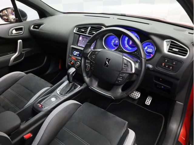 ＤＳ４ クロスバック　禁煙　純正ナビ　Ｂｌｕｅｔｏｏｔｈ　ＤＶＤ再生　フルセグＴＶ　ハーフレザースポーツシート　バックカメラ　前後コーナーセンサー　ゼニスウインドウ　ＬＥＤポジションライト　アイシンＡＷ製トルコン式６速ＡＴ（13枚目）