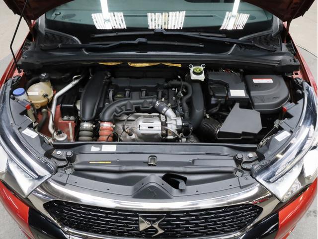 ＤＳ４ クロスバック　禁煙　純正ナビ　Ｂｌｕｅｔｏｏｔｈ　ＤＶＤ再生　フルセグＴＶ　ハーフレザースポーツシート　バックカメラ　前後コーナーセンサー　ゼニスウインドウ　ＬＥＤポジションライト　アイシンＡＷ製トルコン式６速ＡＴ（17枚目）