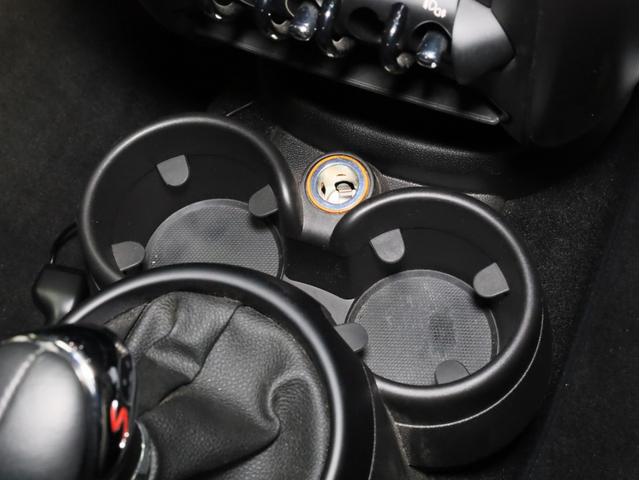 ＭＩＮＩ クーパーＳ　クロスオーバー　禁煙車　ナビゲーション　ワンセグＴＶ　前後タイプドライブレコーダー　バイキセノンライト　フロントリアフォグライト　フルオートエアコン　ＥＴＣ　ボンネットストライプ　純正１７インチアルミホイール（42枚目）