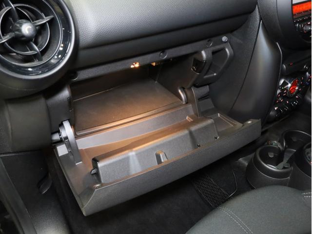 ＭＩＮＩ クーパーＳ　クロスオーバー　禁煙車　ナビゲーション　ワンセグＴＶ　前後タイプドライブレコーダー　バイキセノンライト　フロントリアフォグライト　フルオートエアコン　ＥＴＣ　ボンネットストライプ　純正１７インチアルミホイール（52枚目）