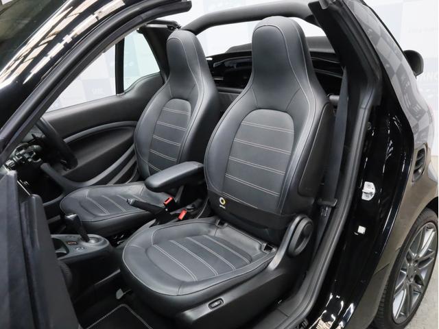 スマートフォーツーカブリオ ＢＲＡＢＵＳ　スポーツ　禁煙　黒革シート　シートヒーター　バックカメラ　車両近接・車線逸脱警告　リアコーナーセンサー　ＵＳＢ入力端子　Ｂｌｕｅｔｏｏｔｈ　ブラバス製シフトノブ　ブラバス製サイドブレーキレバー　ブラバス製ＡＷ（11枚目）