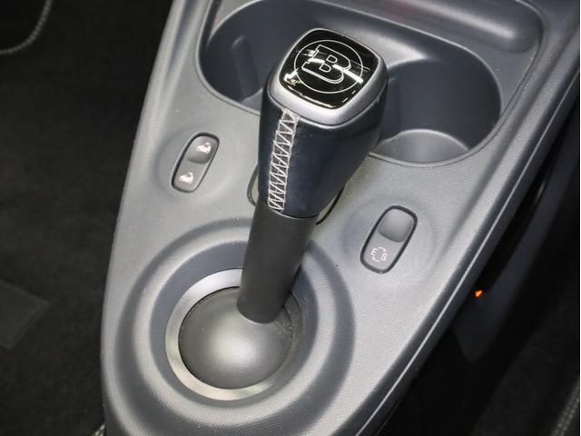 スマートフォーツーカブリオ ＢＲＡＢＵＳ　スポーツ　禁煙　黒革シート　シートヒーター　バックカメラ　車両近接・車線逸脱警告　リアコーナーセンサー　ＵＳＢ入力端子　Ｂｌｕｅｔｏｏｔｈ　ブラバス製シフトノブ　ブラバス製サイドブレーキレバー　ブラバス製ＡＷ（13枚目）