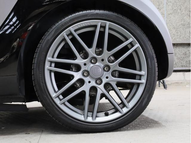 スマートフォーツーカブリオ ＢＲＡＢＵＳ　スポーツ　禁煙　黒革シート　シートヒーター　バックカメラ　車両近接・車線逸脱警告　リアコーナーセンサー　ＵＳＢ入力端子　Ｂｌｕｅｔｏｏｔｈ　ブラバス製シフトノブ　ブラバス製サイドブレーキレバー　ブラバス製ＡＷ（22枚目）