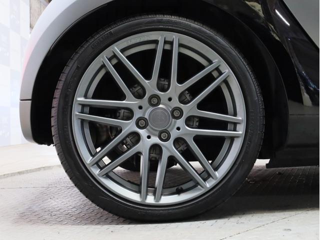 スマートフォーツーカブリオ ＢＲＡＢＵＳ　スポーツ　禁煙　黒革シート　シートヒーター　バックカメラ　車両近接・車線逸脱警告　リアコーナーセンサー　ＵＳＢ入力端子　Ｂｌｕｅｔｏｏｔｈ　ブラバス製シフトノブ　ブラバス製サイドブレーキレバー　ブラバス製ＡＷ（23枚目）
