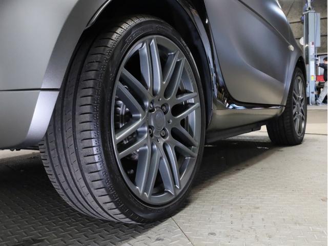 スマートフォーツーカブリオ ＢＲＡＢＵＳ　スポーツ　禁煙　黒革シート　シートヒーター　バックカメラ　車両近接・車線逸脱警告　リアコーナーセンサー　ＵＳＢ入力端子　Ｂｌｕｅｔｏｏｔｈ　ブラバス製シフトノブ　ブラバス製サイドブレーキレバー　ブラバス製ＡＷ（26枚目）