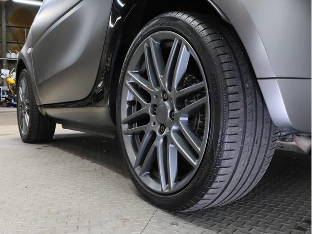 スマートフォーツーカブリオ ＢＲＡＢＵＳ　スポーツ　禁煙　黒革シート　シートヒーター　バックカメラ　車両近接・車線逸脱警告　リアコーナーセンサー　ＵＳＢ入力端子　Ｂｌｕｅｔｏｏｔｈ　ブラバス製シフトノブ　ブラバス製サイドブレーキレバー　ブラバス製ＡＷ（27枚目）
