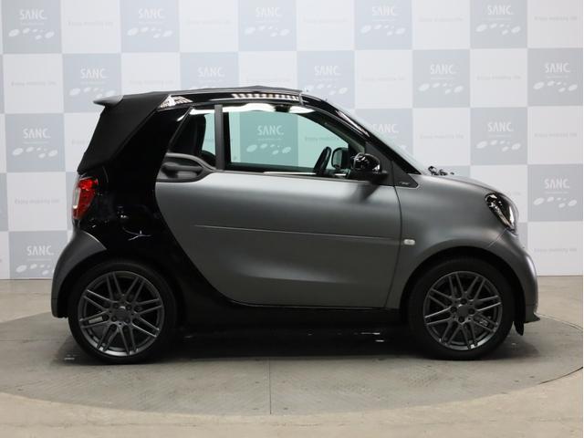スマートフォーツーカブリオ ＢＲＡＢＵＳ　スポーツ　禁煙　黒革シート　シートヒーター　バックカメラ　車両近接・車線逸脱警告　リアコーナーセンサー　ＵＳＢ入力端子　Ｂｌｕｅｔｏｏｔｈ　ブラバス製シフトノブ　ブラバス製サイドブレーキレバー　ブラバス製ＡＷ（35枚目）