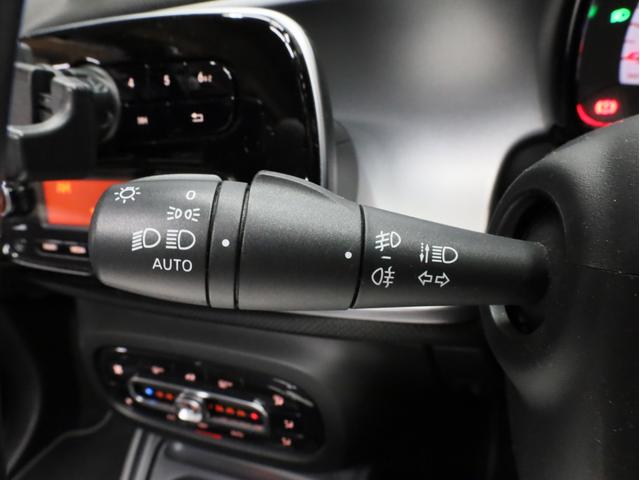 スマートフォーツーカブリオ ＢＲＡＢＵＳ　スポーツ　禁煙　黒革シート　シートヒーター　バックカメラ　車両近接・車線逸脱警告　リアコーナーセンサー　ＵＳＢ入力端子　Ｂｌｕｅｔｏｏｔｈ　ブラバス製シフトノブ　ブラバス製サイドブレーキレバー　ブラバス製ＡＷ（42枚目）