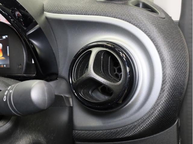 スマートフォーツーカブリオ ＢＲＡＢＵＳ　スポーツ　禁煙　黒革シート　シートヒーター　バックカメラ　車両近接・車線逸脱警告　リアコーナーセンサー　ＵＳＢ入力端子　Ｂｌｕｅｔｏｏｔｈ　ブラバス製シフトノブ　ブラバス製サイドブレーキレバー　ブラバス製ＡＷ（45枚目）