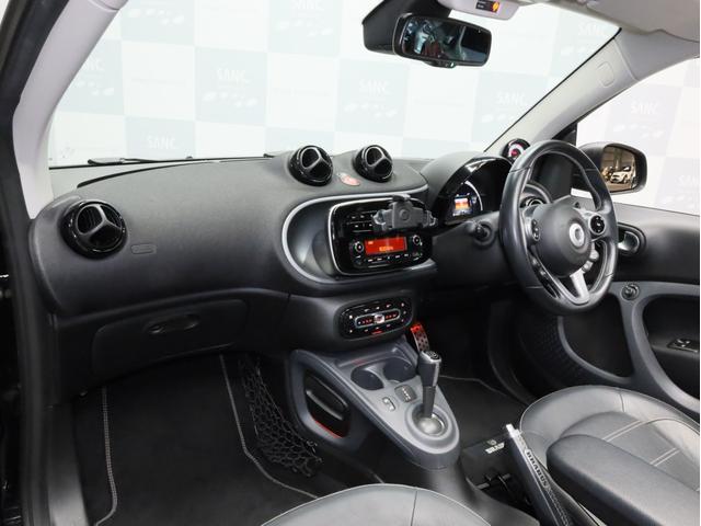 スマートフォーツーカブリオ ＢＲＡＢＵＳ　スポーツ　禁煙　黒革シート　シートヒーター　バックカメラ　車両近接・車線逸脱警告　リアコーナーセンサー　ＵＳＢ入力端子　Ｂｌｕｅｔｏｏｔｈ　ブラバス製シフトノブ　ブラバス製サイドブレーキレバー　ブラバス製ＡＷ（55枚目）
