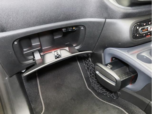 スマートフォーツーカブリオ ＢＲＡＢＵＳ　スポーツ　禁煙　黒革シート　シートヒーター　バックカメラ　車両近接・車線逸脱警告　リアコーナーセンサー　ＵＳＢ入力端子　Ｂｌｕｅｔｏｏｔｈ　ブラバス製シフトノブ　ブラバス製サイドブレーキレバー　ブラバス製ＡＷ（56枚目）