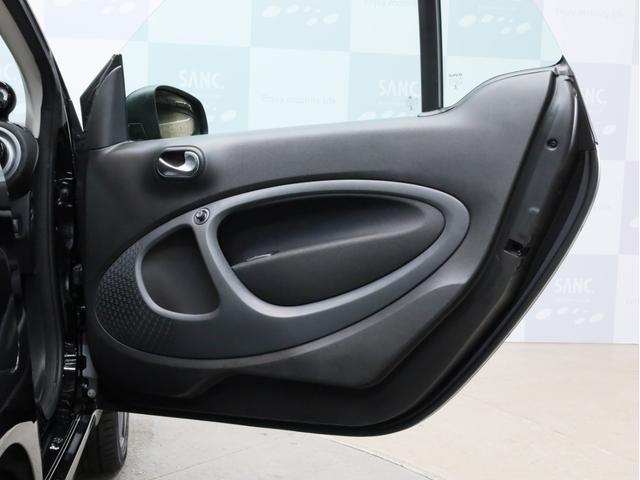 スマートフォーツーカブリオ ＢＲＡＢＵＳ　スポーツ　禁煙　黒革シート　シートヒーター　バックカメラ　車両近接・車線逸脱警告　リアコーナーセンサー　ＵＳＢ入力端子　Ｂｌｕｅｔｏｏｔｈ　ブラバス製シフトノブ　ブラバス製サイドブレーキレバー　ブラバス製ＡＷ（60枚目）