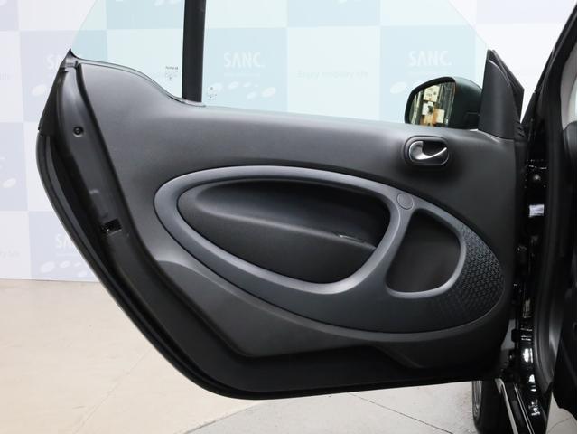 スマートフォーツーカブリオ ＢＲＡＢＵＳ　スポーツ　禁煙　黒革シート　シートヒーター　バックカメラ　車両近接・車線逸脱警告　リアコーナーセンサー　ＵＳＢ入力端子　Ｂｌｕｅｔｏｏｔｈ　ブラバス製シフトノブ　ブラバス製サイドブレーキレバー　ブラバス製ＡＷ（61枚目）