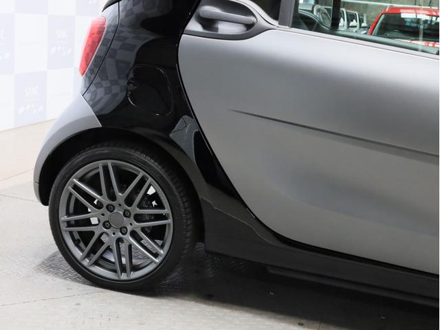 スマートフォーツーカブリオ ＢＲＡＢＵＳ　スポーツ　禁煙　黒革シート　シートヒーター　バックカメラ　車両近接・車線逸脱警告　リアコーナーセンサー　ＵＳＢ入力端子　Ｂｌｕｅｔｏｏｔｈ　ブラバス製シフトノブ　ブラバス製サイドブレーキレバー　ブラバス製ＡＷ（67枚目）