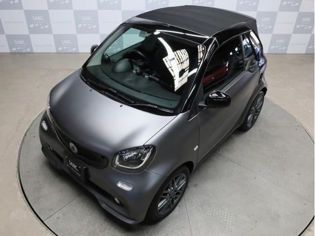 スマートフォーツーカブリオ ＢＲＡＢＵＳ　スポーツ　禁煙　黒革シート　シートヒーター　バックカメラ　車両近接・車線逸脱警告　リアコーナーセンサー　ＵＳＢ入力端子　Ｂｌｕｅｔｏｏｔｈ　ブラバス製シフトノブ　ブラバス製サイドブレーキレバー　ブラバス製ＡＷ（70枚目）
