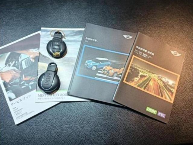 ＭＩＮＩ ジョンクーパーワークス　禁煙　６速ＭＴ　ＪＣＷ１８インチＡＷ　純正ＨＤＤナビ　バックカメラ　リアコーナーセンサー　ＭＩＮＩエキサイトメントＰＫＧ　ライトＰＫＧ　ＬＥＤヘッドライト　スマートキー　ＪＣＷ専用スポーツシート（2枚目）