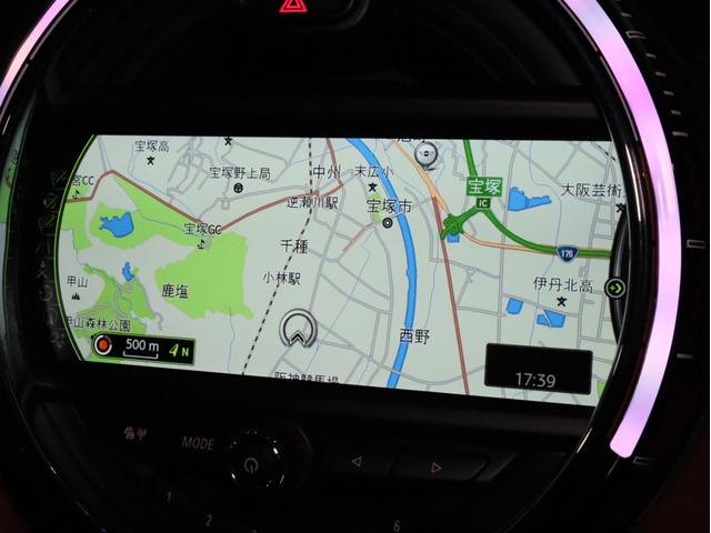 ＭＩＮＩ ジョンクーパーワークス　禁煙　６速ＭＴ　ＪＣＷ１８インチＡＷ　純正ＨＤＤナビ　バックカメラ　リアコーナーセンサー　ＭＩＮＩエキサイトメントＰＫＧ　ライトＰＫＧ　ＬＥＤヘッドライト　スマートキー　ＪＣＷ専用スポーツシート（4枚目）