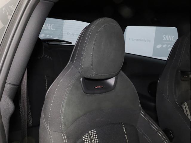 ＭＩＮＩ ジョンクーパーワークス　禁煙　６速ＭＴ　ＪＣＷ１８インチＡＷ　純正ＨＤＤナビ　バックカメラ　リアコーナーセンサー　ＭＩＮＩエキサイトメントＰＫＧ　ライトＰＫＧ　ＬＥＤヘッドライト　スマートキー　ＪＣＷ専用スポーツシート（8枚目）