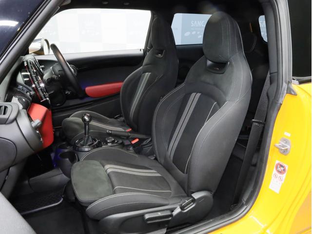 ＭＩＮＩ ジョンクーパーワークス　禁煙　６速ＭＴ　ＪＣＷ１８インチＡＷ　純正ＨＤＤナビ　バックカメラ　リアコーナーセンサー　ＭＩＮＩエキサイトメントＰＫＧ　ライトＰＫＧ　ＬＥＤヘッドライト　スマートキー　ＪＣＷ専用スポーツシート（11枚目）