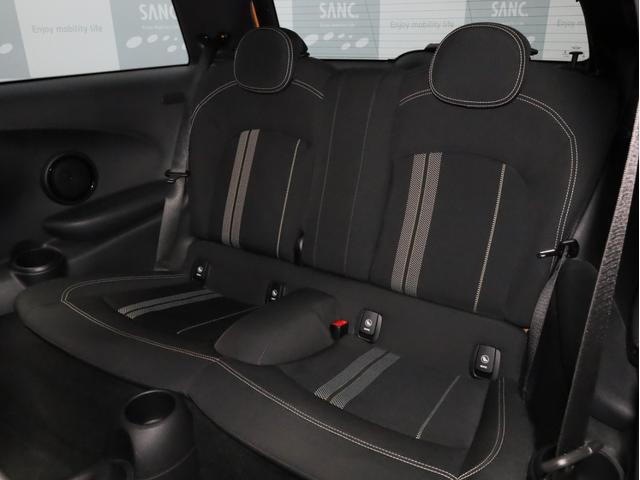 ＭＩＮＩ ジョンクーパーワークス　禁煙　６速ＭＴ　ＪＣＷ１８インチＡＷ　純正ＨＤＤナビ　バックカメラ　リアコーナーセンサー　ＭＩＮＩエキサイトメントＰＫＧ　ライトＰＫＧ　ＬＥＤヘッドライト　スマートキー　ＪＣＷ専用スポーツシート（12枚目）