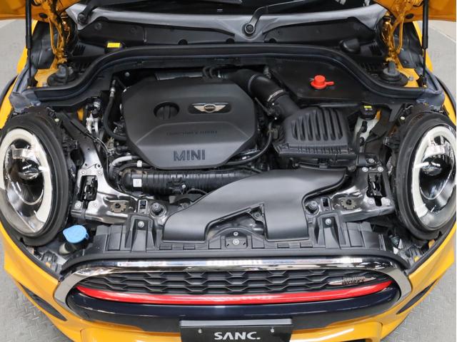 ＭＩＮＩ ジョンクーパーワークス　禁煙　６速ＭＴ　ＪＣＷ１８インチＡＷ　純正ＨＤＤナビ　バックカメラ　リアコーナーセンサー　ＭＩＮＩエキサイトメントＰＫＧ　ライトＰＫＧ　ＬＥＤヘッドライト　スマートキー　ＪＣＷ専用スポーツシート（17枚目）