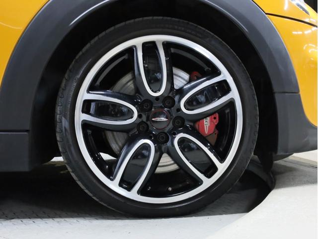 ＭＩＮＩ ジョンクーパーワークス　禁煙　６速ＭＴ　ＪＣＷ１８インチＡＷ　純正ＨＤＤナビ　バックカメラ　リアコーナーセンサー　ＭＩＮＩエキサイトメントＰＫＧ　ライトＰＫＧ　ＬＥＤヘッドライト　スマートキー　ＪＣＷ専用スポーツシート（22枚目）