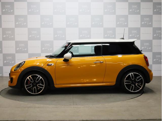 ＭＩＮＩ ジョンクーパーワークス　禁煙　６速ＭＴ　ＪＣＷ１８インチＡＷ　純正ＨＤＤナビ　バックカメラ　リアコーナーセンサー　ＭＩＮＩエキサイトメントＰＫＧ　ライトＰＫＧ　ＬＥＤヘッドライト　スマートキー　ＪＣＷ専用スポーツシート（30枚目）